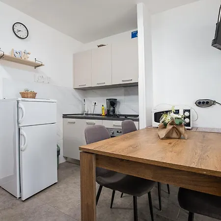 Mladen In Cervar-port With Balcony & Wifi Apartman *