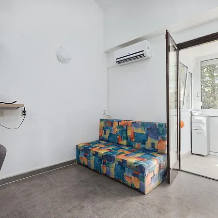 Mladen In Cervar-port With Balcony & Wifi شقة *