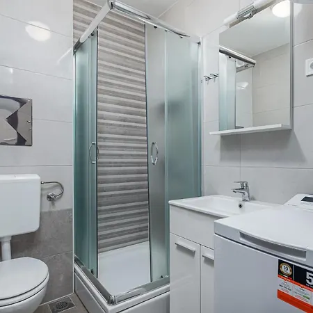 Mladen In Cervar-port With Balcony & Wifi بوريتش