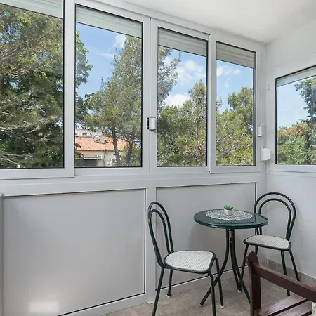 Mladen In Cervar-port With Balcony & Wifi شقة بوريتش