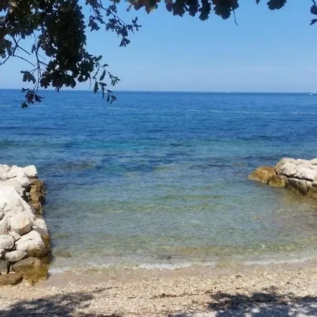 Mladen In Cervar-port With Balcony & Wifi بوريتش